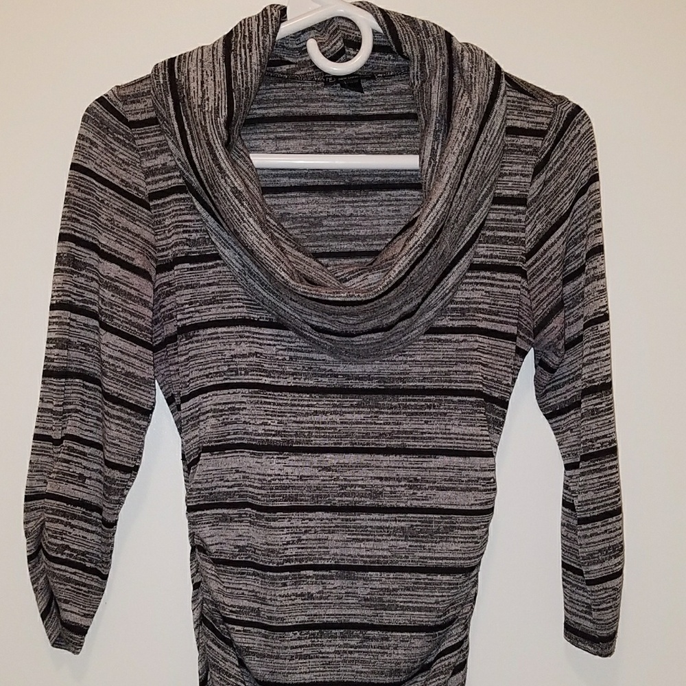 Scoop neck 3/4 sleeve shirt